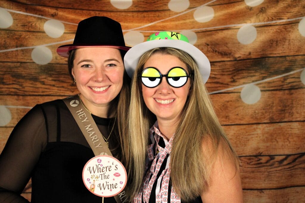 fotobox sauerland zwei freundinnen lachend